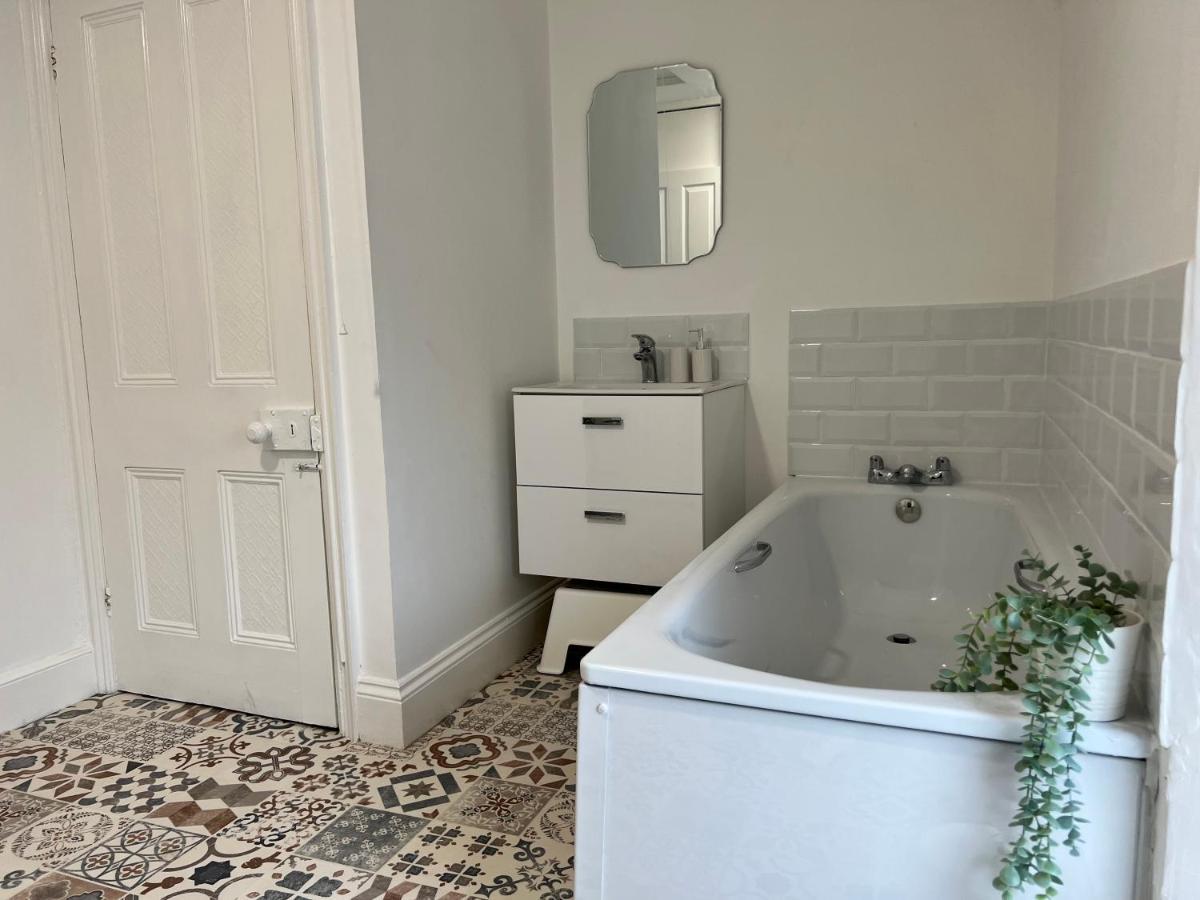 Heathcliff - 5 Bedroom House In Town Centre Tenby Zewnętrze zdjęcie