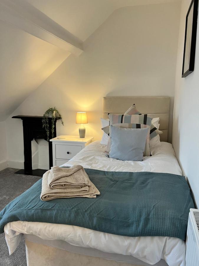 Heathcliff - 5 Bedroom House In Town Centre Tenby Zewnętrze zdjęcie